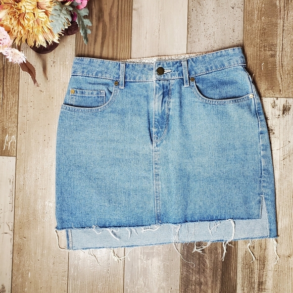 Roxy Frayed Hem Denim Mini Skirt Size Small NWOT Medium Wash Blue - Picture 1 of 13